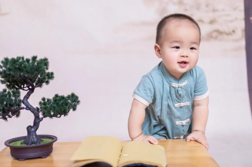 东明怀孕最早出现的症状