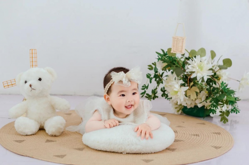 东明宝宝多久会抬头